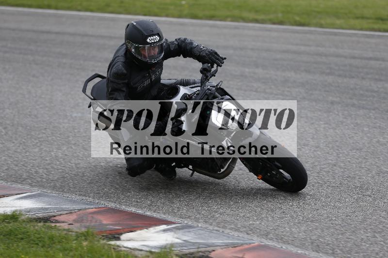 /Archiv-2025/10 23.04.2025 Cornu Master School ADR/rot-rouge/40